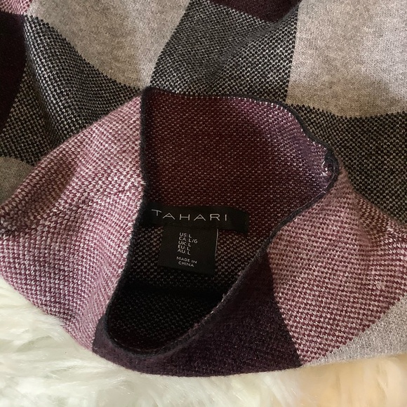 Tahari Mock Neck Sweater Women Size Large Gray/Red Plaid Pullover Tartan Knit - Picture 4 of 7